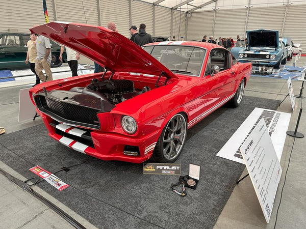 RED VEHICLE FRONT RIGHT