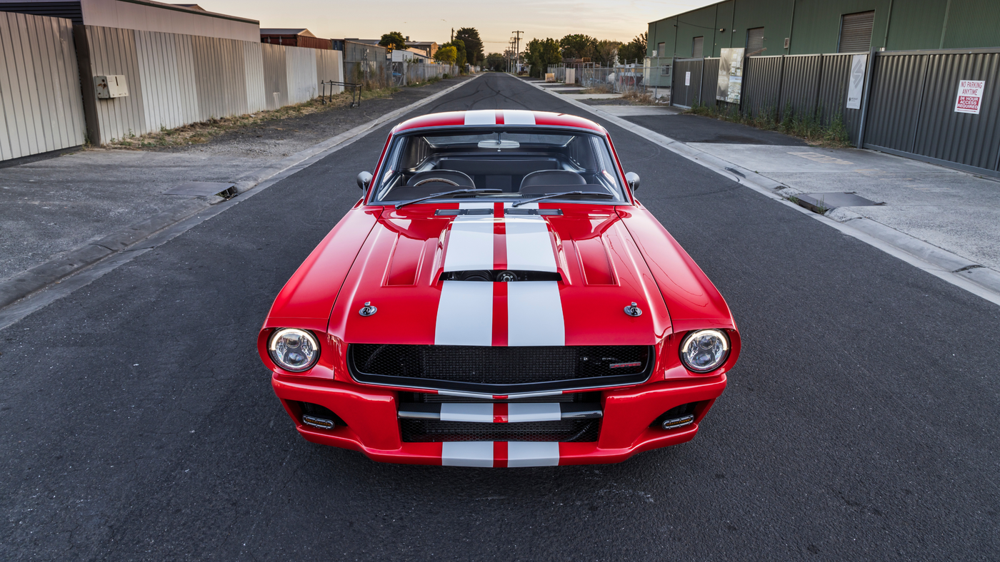 RED VEHCILE WHITE STRIPES FRONT